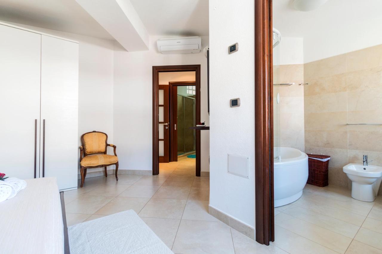 Royal Suite Apartment Cala Gonone Exterior photo